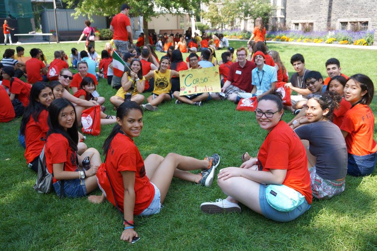 2015 Frosh Students in Circle