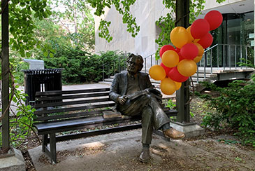 homepage statue